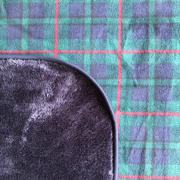 Uniqlo Bedding Hpnwtuniqlo 63x45 Fleece Dark Green Blanket Poshmark